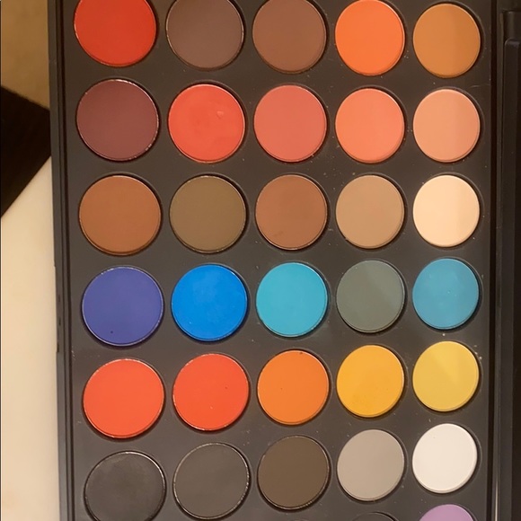 Eyeshadow - Picture 3 of 4